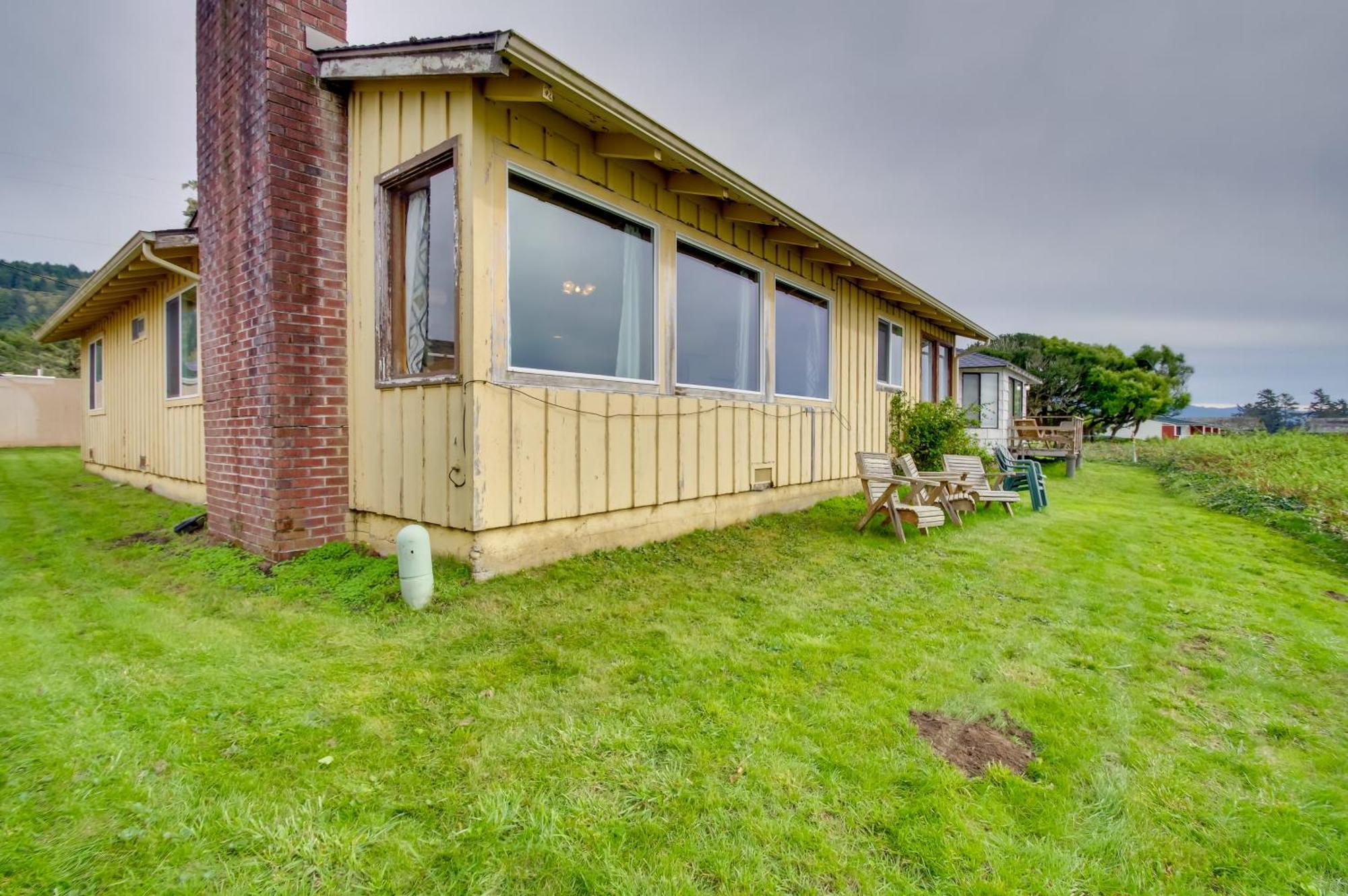 Rustic Coastal Smith River Cottage With Ocean Views! Exterior photo