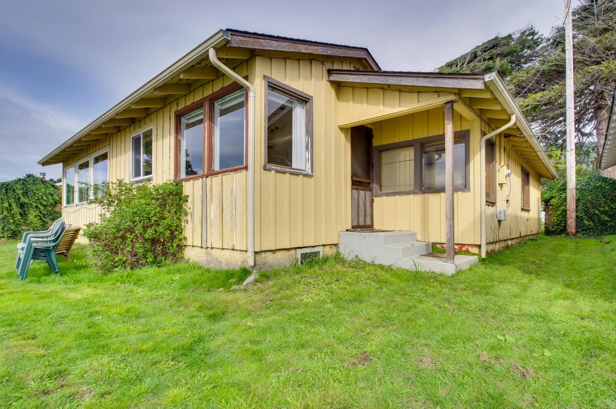 Rustic Coastal Smith River Cottage With Ocean Views! Exterior photo