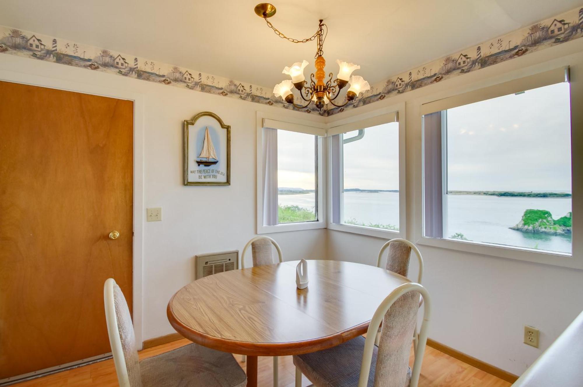 Rustic Coastal Smith River Cottage With Ocean Views! Exterior photo